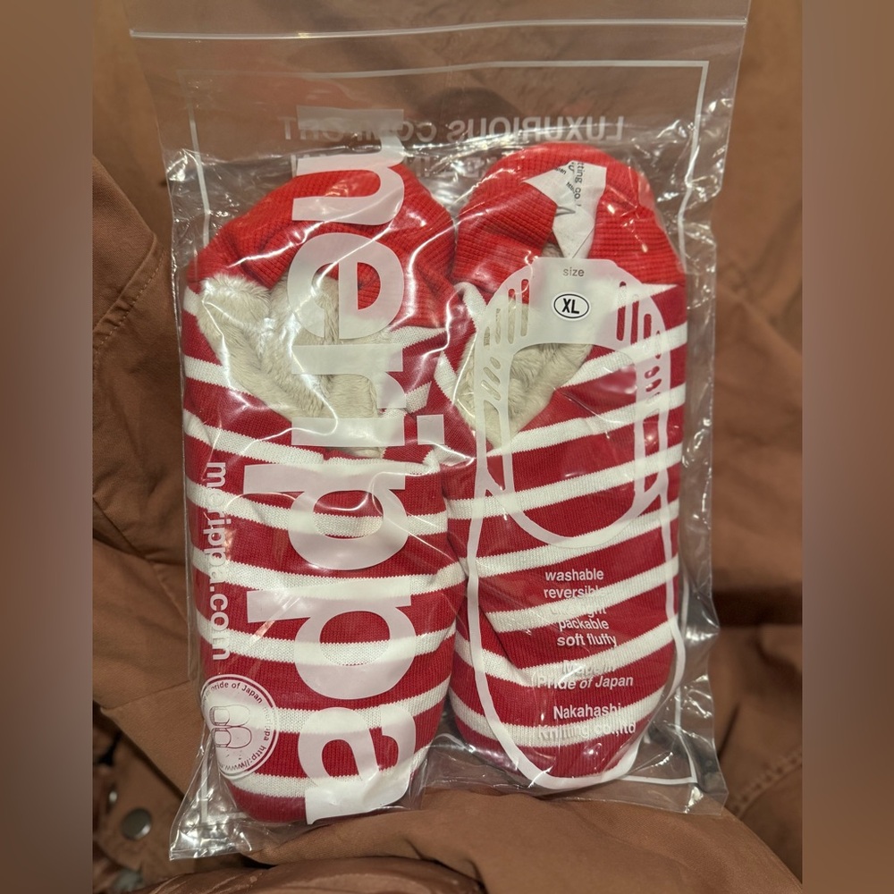 Merippa and White Striped Japanese Slipper Socks